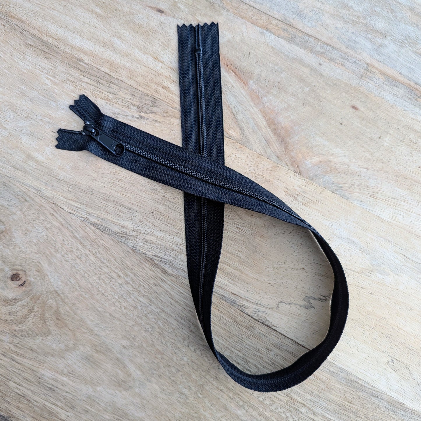 Destash Lot of 1 zipper -- 24" black closed-end nylon zipper